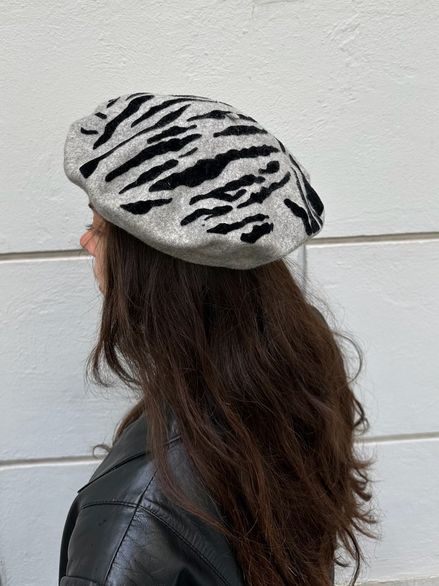 Vintage 100% Pure New Wool Gray Beret Winter Hat