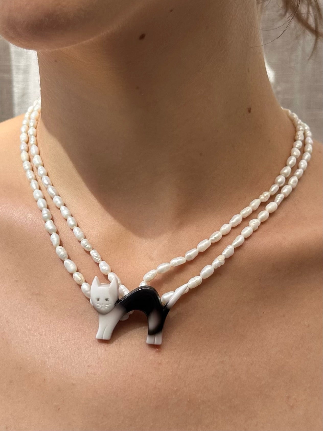 Vintage White Fresh Water White Pearl Necklace With Cat Brooch