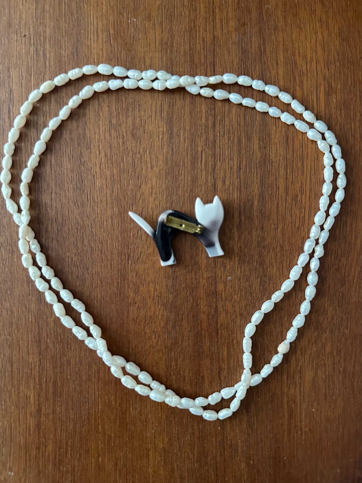 Vintage White Fresh Water White Pearl Necklace With Cat Brooch