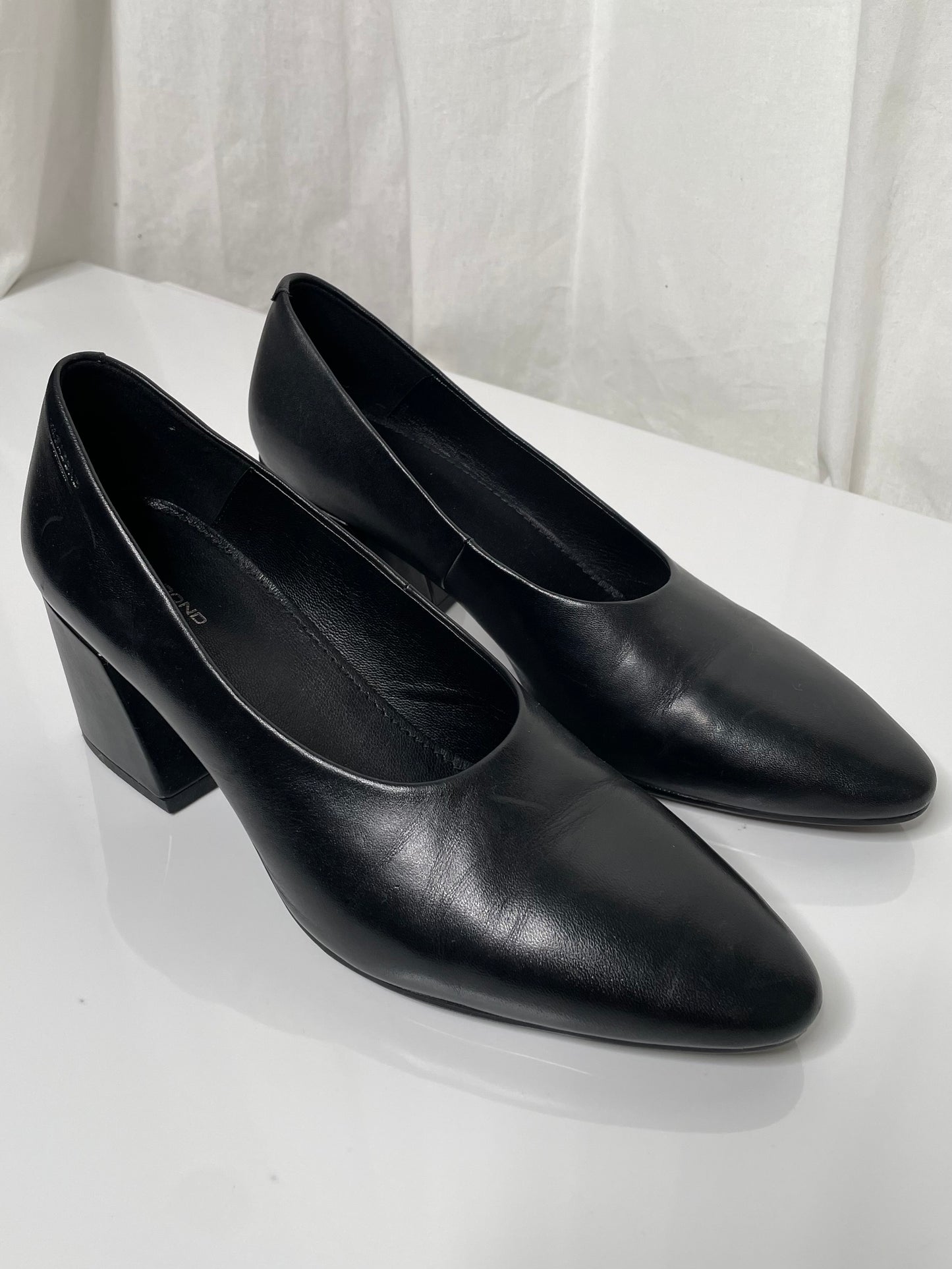 Vagabond 100% Genuine Leather Black Pumps 40