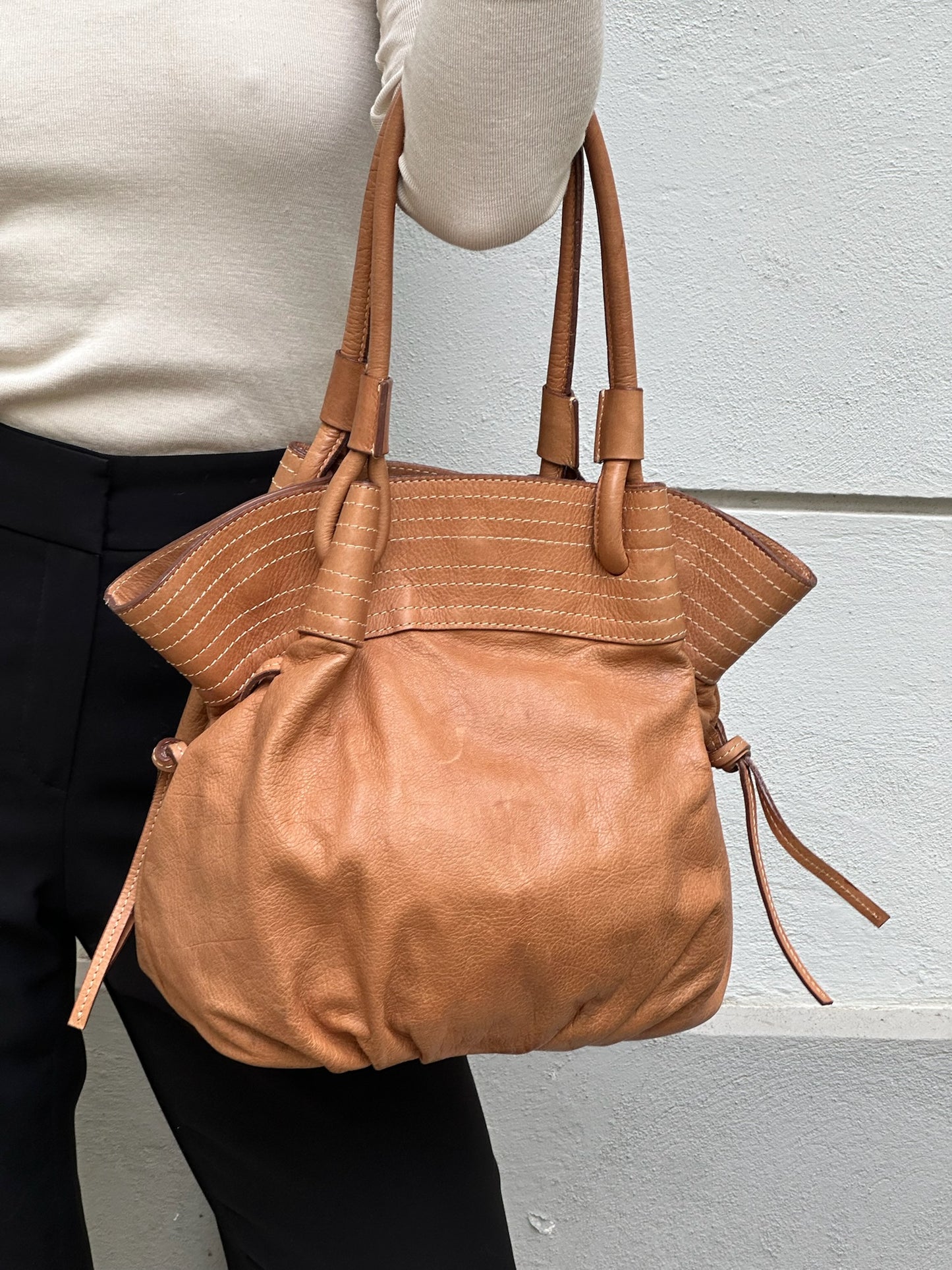 Vintage 100% Genuine Leather Tan Brown Hobo Bag L