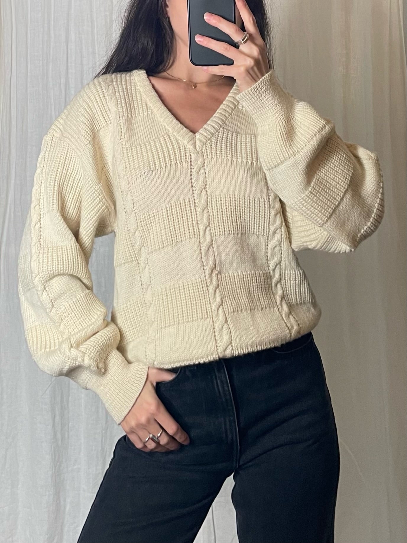 Vintage 100% Wool V-Neck Cable Knit Sweater Pullover M