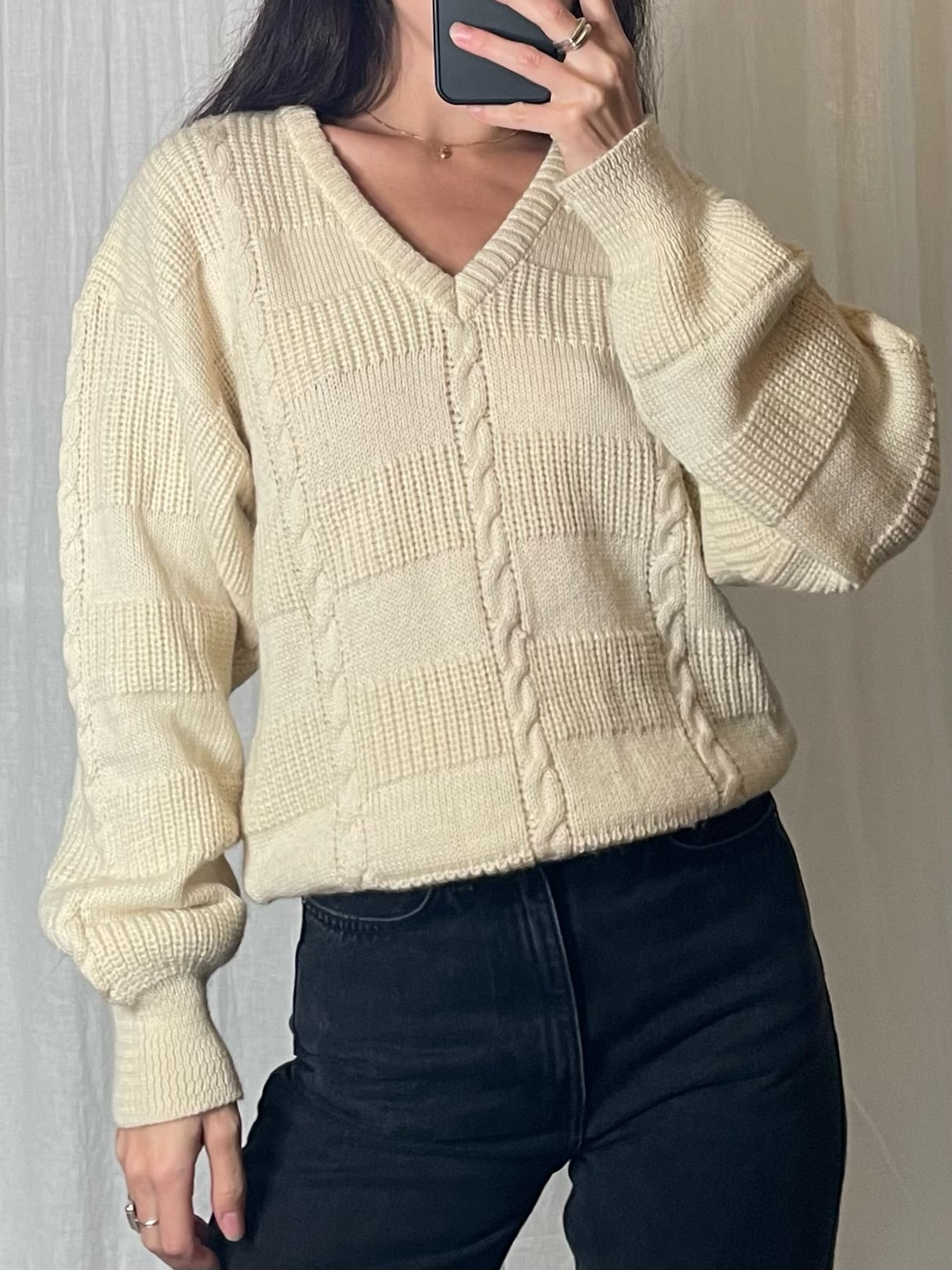 Vintage 100% Wool V-Neck Cable Knit Sweater Pullover M