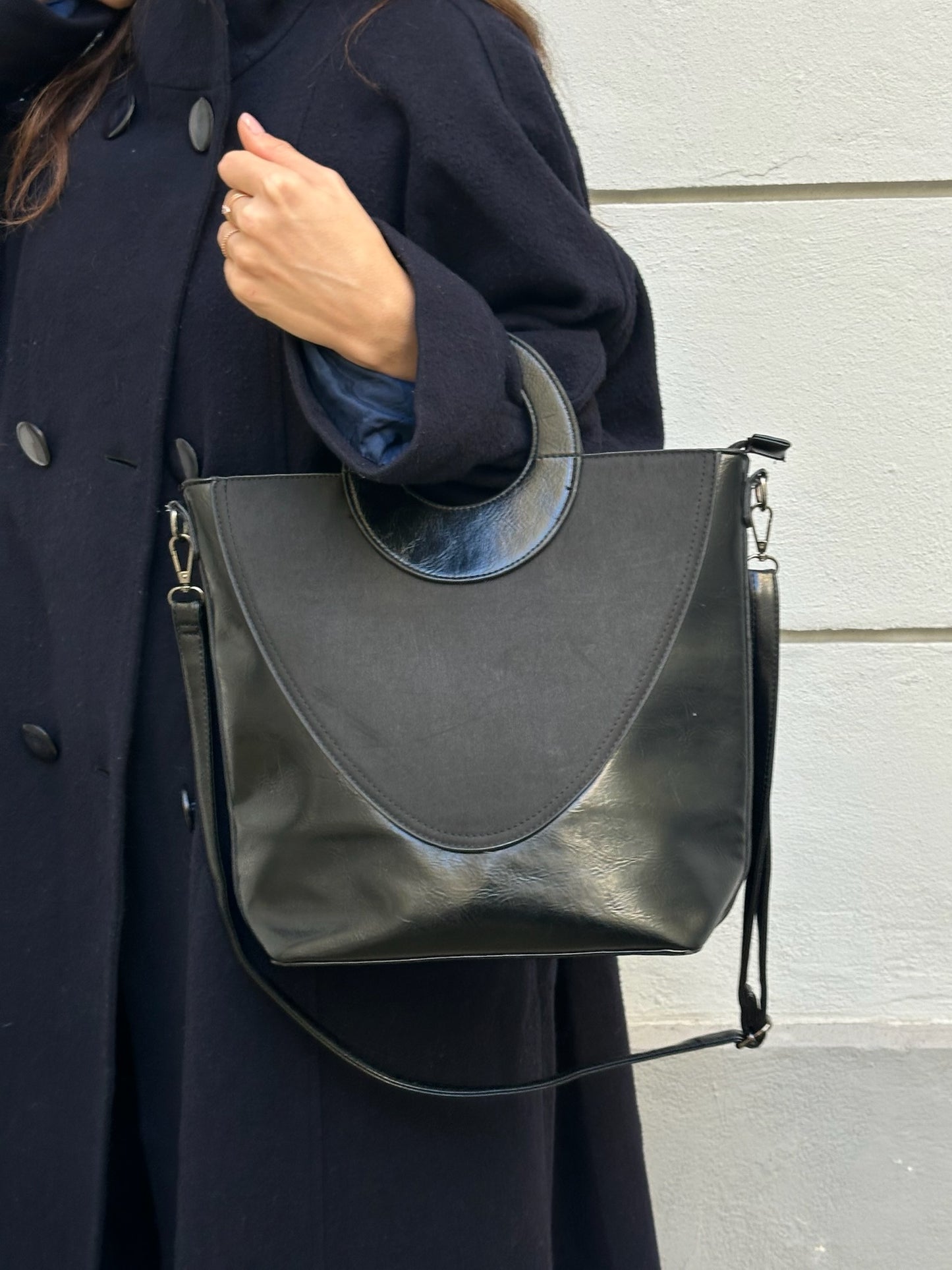 Vintage Faux Leather Black Double Texture Hand/Crossbody Bag M